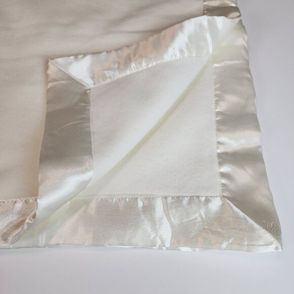 Kids Line baby blanket white with satin trim - Picture 2 of 7